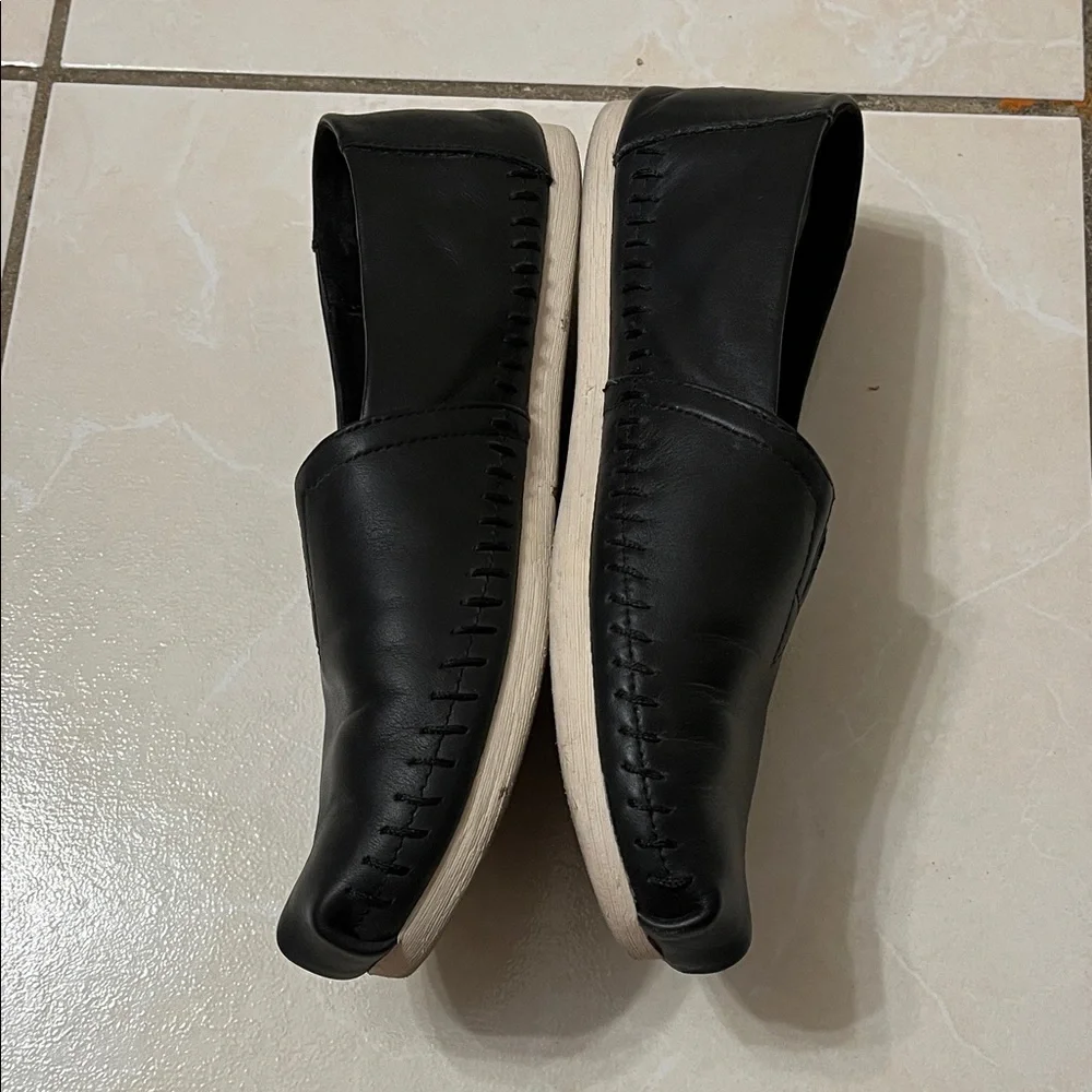 Toms Women's Black Leather Slip-On Loafers - Picture 2 of 8